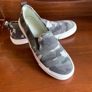 Camo Tennies